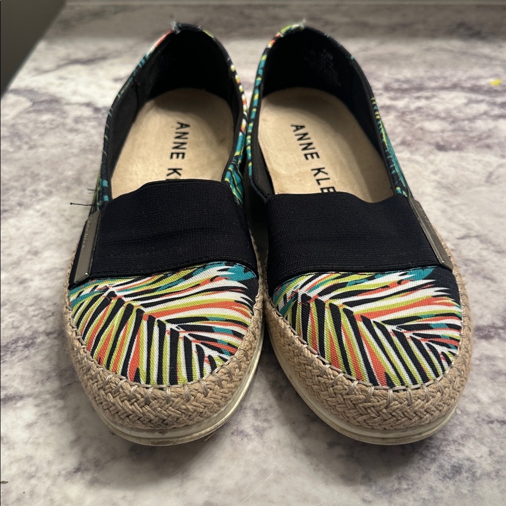 Anne Klein espadrille flats tropical palms 7.5 akzilya